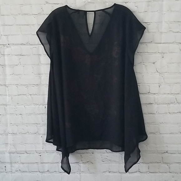 Torrid | Floral Print Chiffon Sharkbite Blouse - Picture 3 of 6